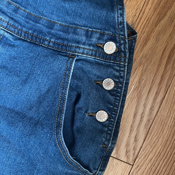 Woman’s Jean Overalls - Picture 5 of 12